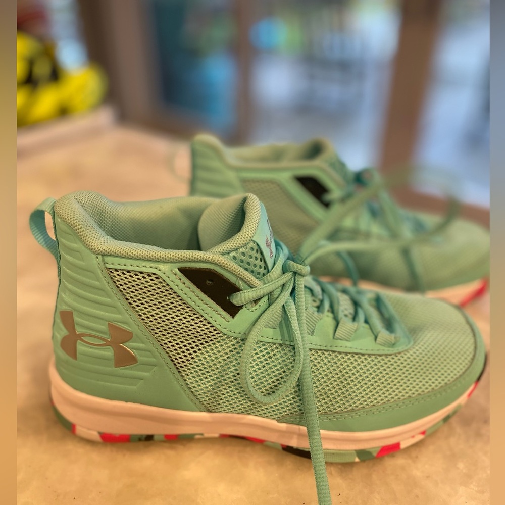 Under Armour Girls Basketball Shoes - 3 youth